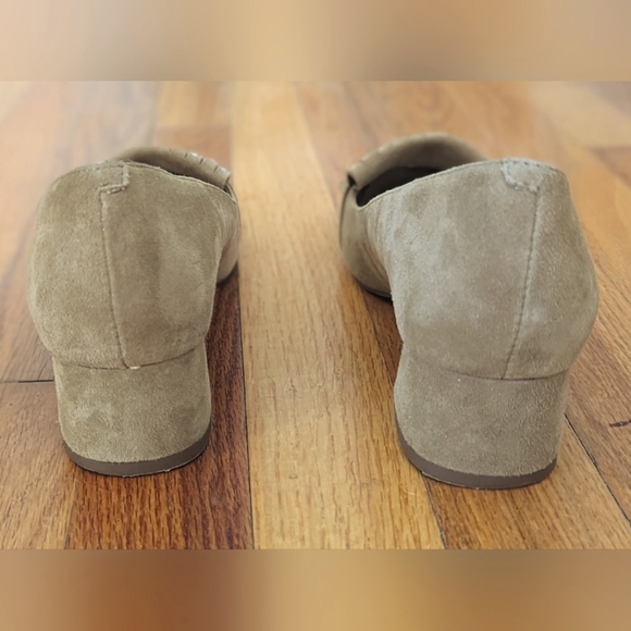 EUC Nine West beige suede low block heel closed round toe loafer style pumps - Picture 3 of 8